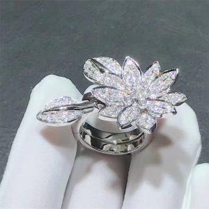 Lotus Between the Finger Ring