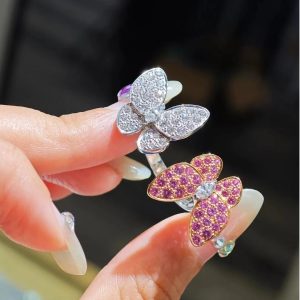 VCA-Two-Butterfly-Between-the-Finger-ring