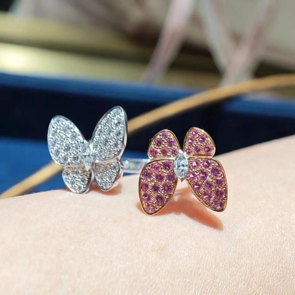 VCA-Two-Butterfly-Between-the-Finger-ring