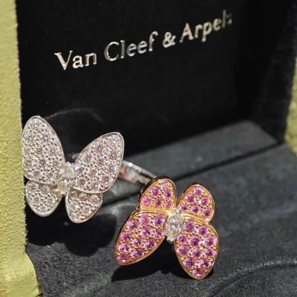 VCA-Two-Butterfly-Between-the-Finger-ring