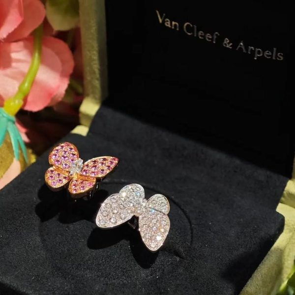 VCA-Two-Butterfly-Between-the-Finger-ring