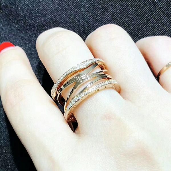 Bvlagri B.zero1 Design Legend four-band ring in 18 kt rose gold set with pavé diamonds (0.61 ct) on the edges