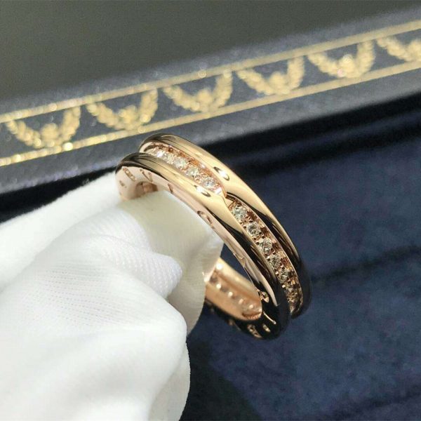 Bvlgari B.zero1 one-band ring in 18 kt rose gold set with pavé diamonds on the spiral