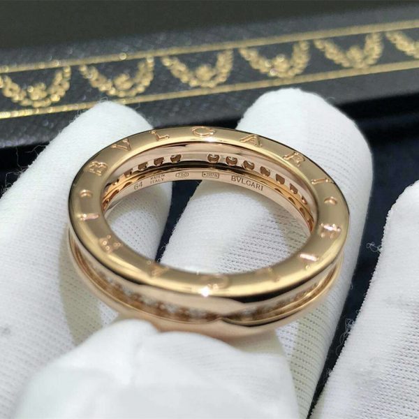 Bvlgari B.zero1 one-band ring in 18 kt rose gold set with pavé diamonds on the spiral