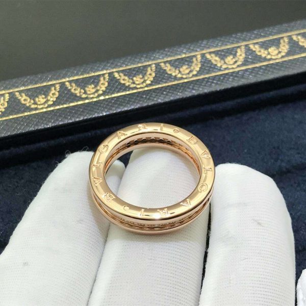 Bvlgari B.zero1 one-band ring in 18 kt rose gold set with pavé diamonds on the spiral