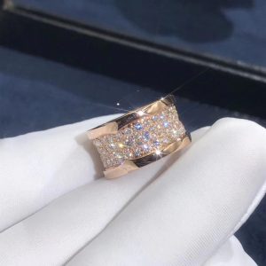 Bvlgari B.zero1 ring in 18 kt rose gold set with pavé diamonds on the spiral