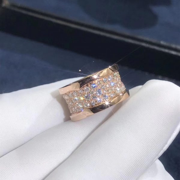 Bvlgari B.zero1 ring in 18 kt rose gold set with pavé diamonds on the spiral