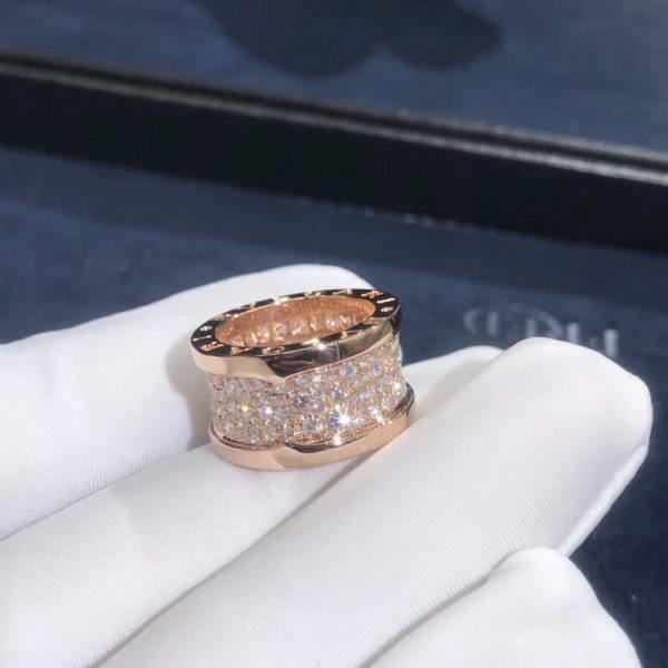 Bvlgari B.zero1 ring in 18 kt rose gold set with pavé diamonds on the spiral