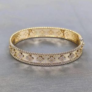 VCA-Perlée-clovers-bracelet