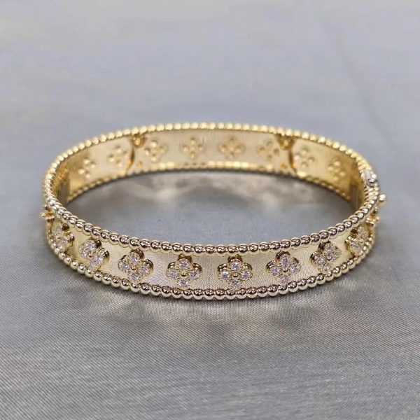 VCA-Perlée-clovers-bracelet