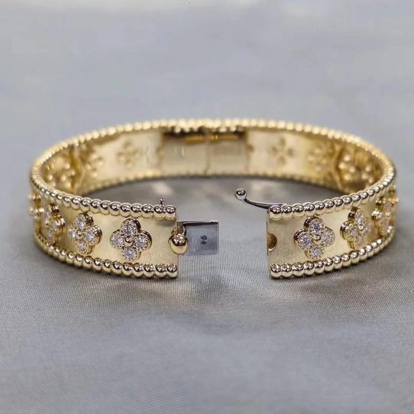 VCA-Perlée-clovers-bracelet