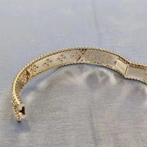 VCA-Perlée-clovers-bracelet