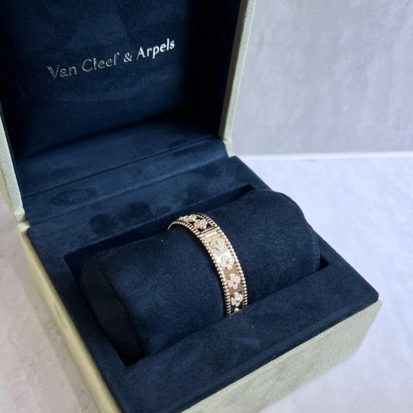 VCA-Perlée-clovers-bracelet