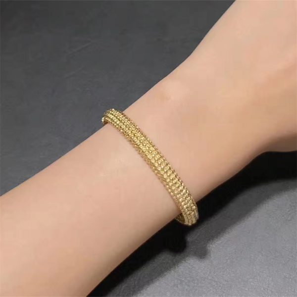 Van Cleef & Arpels perlee bracelet