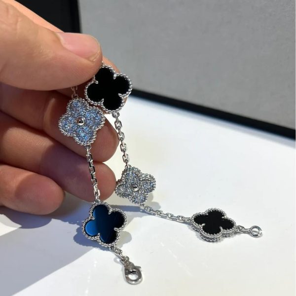 VCA-Vintage-Alhambra-Bracelet-Onyx-white-gold-diamonds
