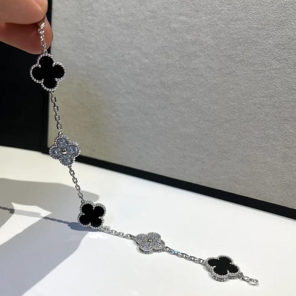 VCA-Vintage-Alhambra-Bracelet-Onyx-white-gold-diamonds