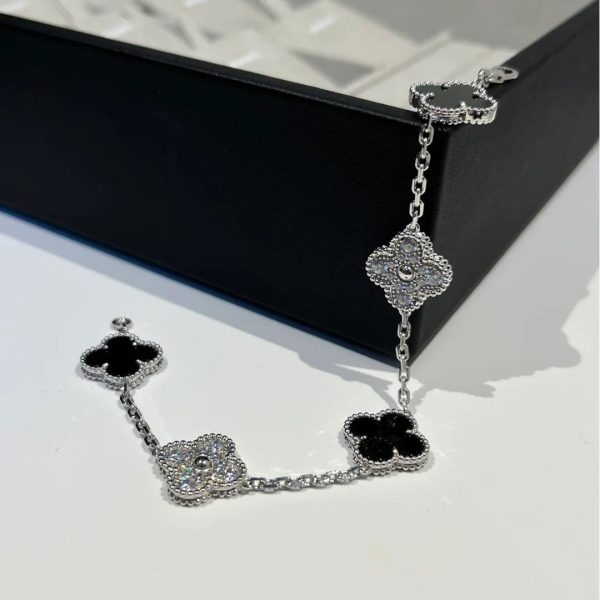 VCA-Vintage-Alhambra-Bracelet-Onyx-white-gold-diamonds