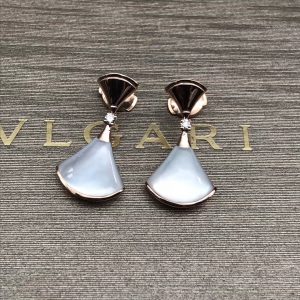 bvlgari DIVAS' DREAM earrings in 18 kt rose gold set with mother-of-pearl and diamonds