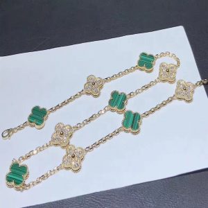 Van Cleef & Arpels Vintage Alhambra necklace, 10 motifs, yellow gold, malachite, round diamonds; diamond quality DEF, IF to VVS.
