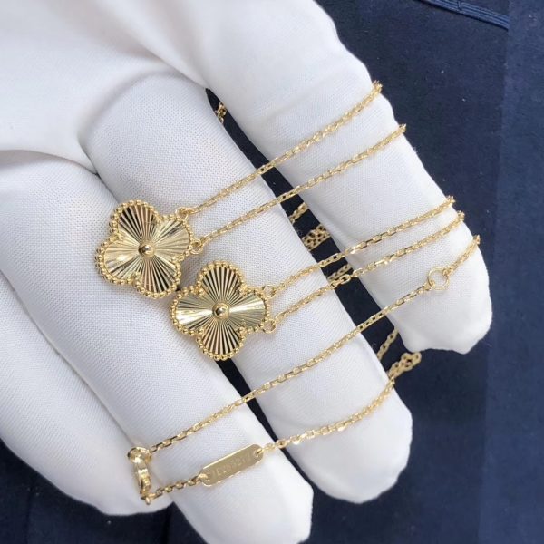 Van Cleef & Arpels Vintage Alhambra pendant, yellow gold