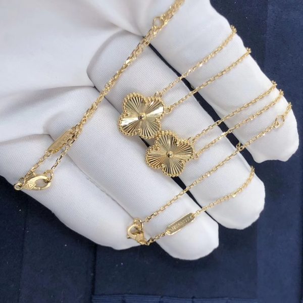 Van Cleef & Arpels Vintage Alhambra pendant, yellow gold