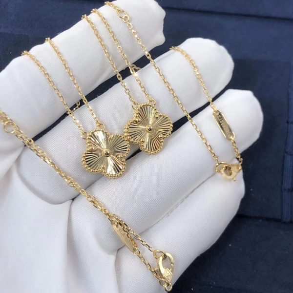 Van Cleef & Arpels Vintage Alhambra pendant, yellow gold