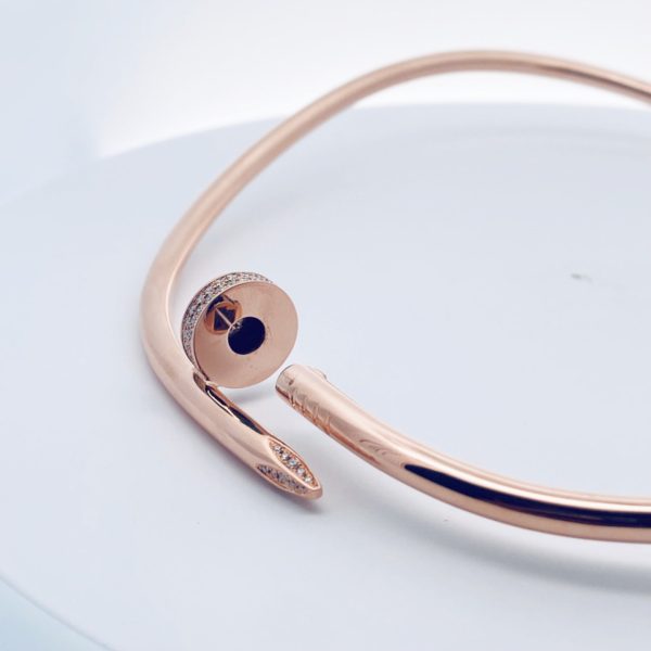 Cartier-Juste-un-Clou-necklace-real-18K-pink-gold-set-with-65-brilliant-cut-diamonds-totaling-0.67-carats.-1