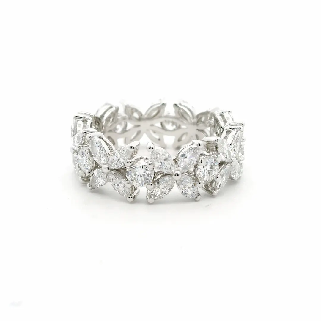 18k Victoria diamonds ring