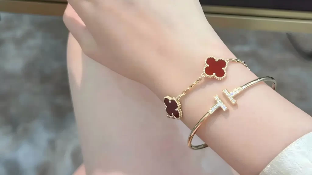 Van Cleef & Arpels Bracelet Popular Styles Review